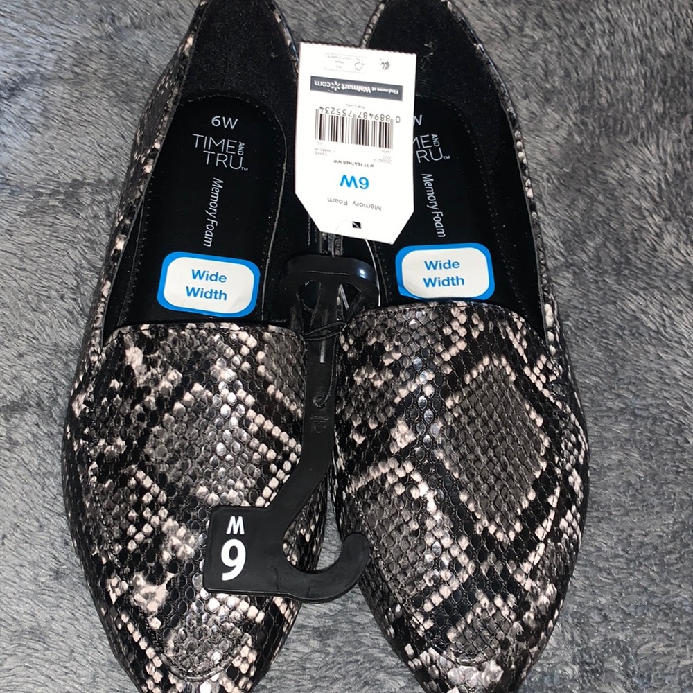Brand new memory foam flats